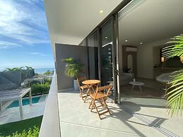 w Lively 1BR With Balcony in Cartagena