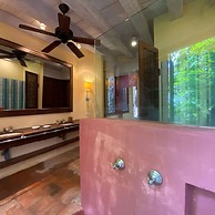 w Amazing 4BR Colonial Villa w AC in Cartagena