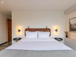 w Spectacular 2BR in Cabrera