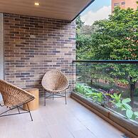 w Lovely 2BR w Balcony n AC in Laureles