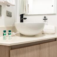 w Lovely 2BR w Balcony n AC in Laureles