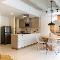 w Lovely 2BR w Balcony n AC in Laureles