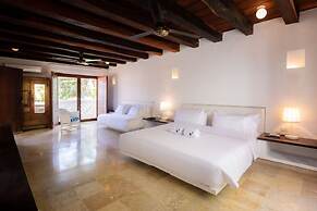 w Vibrant House 5BR w Pool n AC in Cartagena