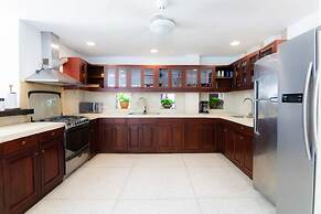 w Vibrant House 5BR w Pool n AC in Cartagena