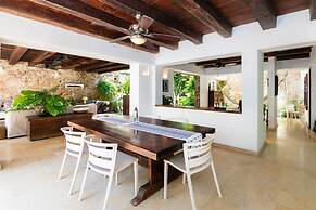 w Vibrant House 5BR w Pool n AC in Cartagena