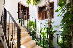 w Vibrant House 5BR w Pool n AC in Cartagena