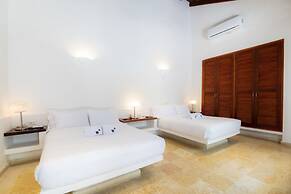 w Vibrant House 5BR w Pool n AC in Cartagena