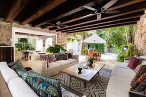 w Vibrant House 5BR w Pool n AC in Cartagena