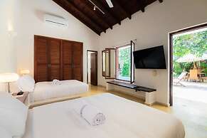 w Vibrant House 5BR w Pool n AC in Cartagena