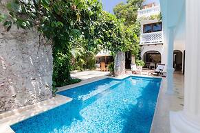 w Vibrant House 5BR w Pool n AC in Cartagena