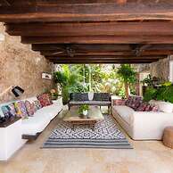 w Vibrant House 5BR w Pool n AC in Cartagena