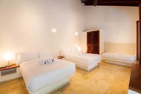 w Vibrant House 5BR w Pool n AC in Cartagena