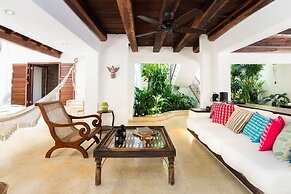 w Vibrant House 5BR w Pool n AC in Cartagena