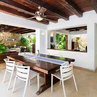 w Vibrant House 5BR w Pool n AC in Cartagena