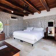 w Vibrant House 5BR w Pool n AC in Cartagena