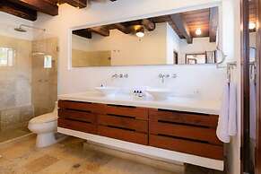 w Vibrant House 5BR w Pool n AC in Cartagena