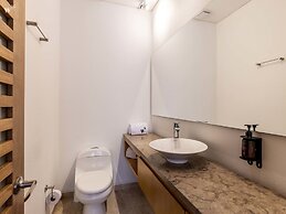 w Stunning 1BR in Chico