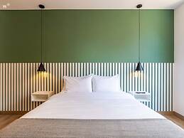 w Stunning 1BR in Chico