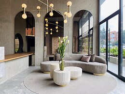 w Artistic Loft in Unique Building