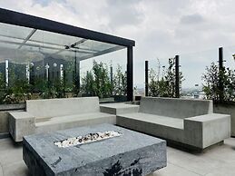 w Artistic Loft in Unique Building