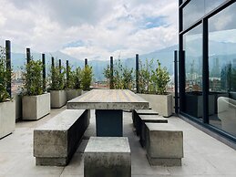 w Artistic Loft in Unique Building