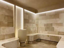 w Artistic Loft in Unique Building