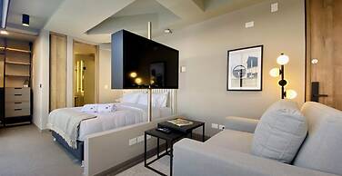 w Artistic Loft in Unique Building