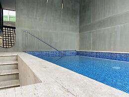 w Artistic Loft in Unique Building