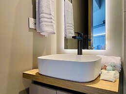 w Artistic Loft in Unique Building