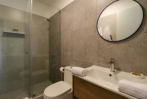 w Lively 2BR With Balcony in Miraflores
