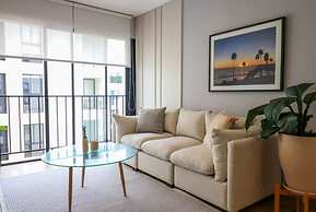 w Lively 2BR With Balcony in Miraflores