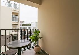 w Lively 2BR With Balcony in Miraflores