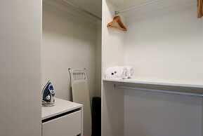 w Lively 2BR With Balcony in Miraflores