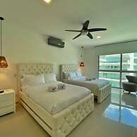 w Incredible 2BR w Unique View n AC