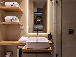 w Modern Loft in Unique Building