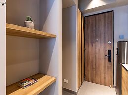 w Modern Loft in Unique Building