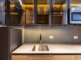 w Modern Loft in Unique Building