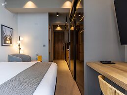 w Modern Loft in Unique Building