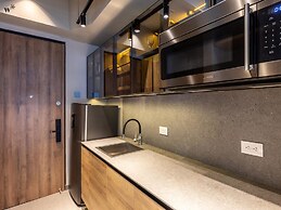 w Modern Loft in Unique Building