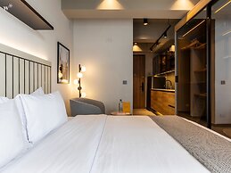 w Modern Loft in Unique Building