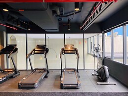 w Modern Loft in Unique Building