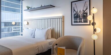 w Modern Loft in Unique Building