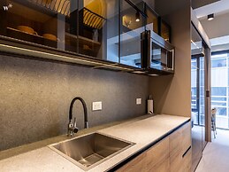 w Modern Loft in Unique Building