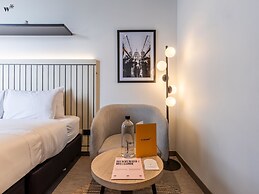 w Modern Loft in Unique Building