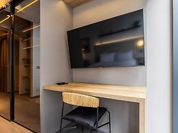 w Modern Loft in Unique Building