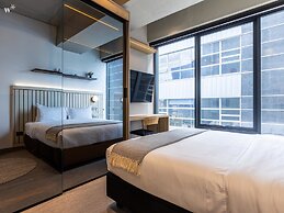 w Modern Loft in Unique Building