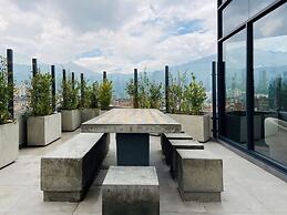 w Modern Loft in Unique Building