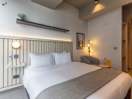 w Modern Loft in Unique Building