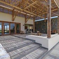 w Modern 4BR Villa With Private Pool in Paracas