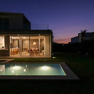 w Modern 4BR Villa With Private Pool in Paracas